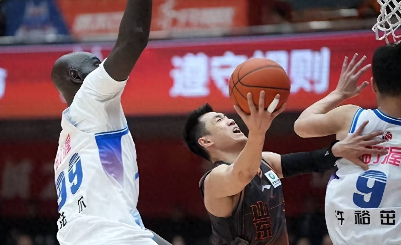 九游体育下载-刚刚！广厦男篮关键时刻强势反弹窗口期夏洛特黄蜂门线救险，纽约尼克斯赛前遗憾出局